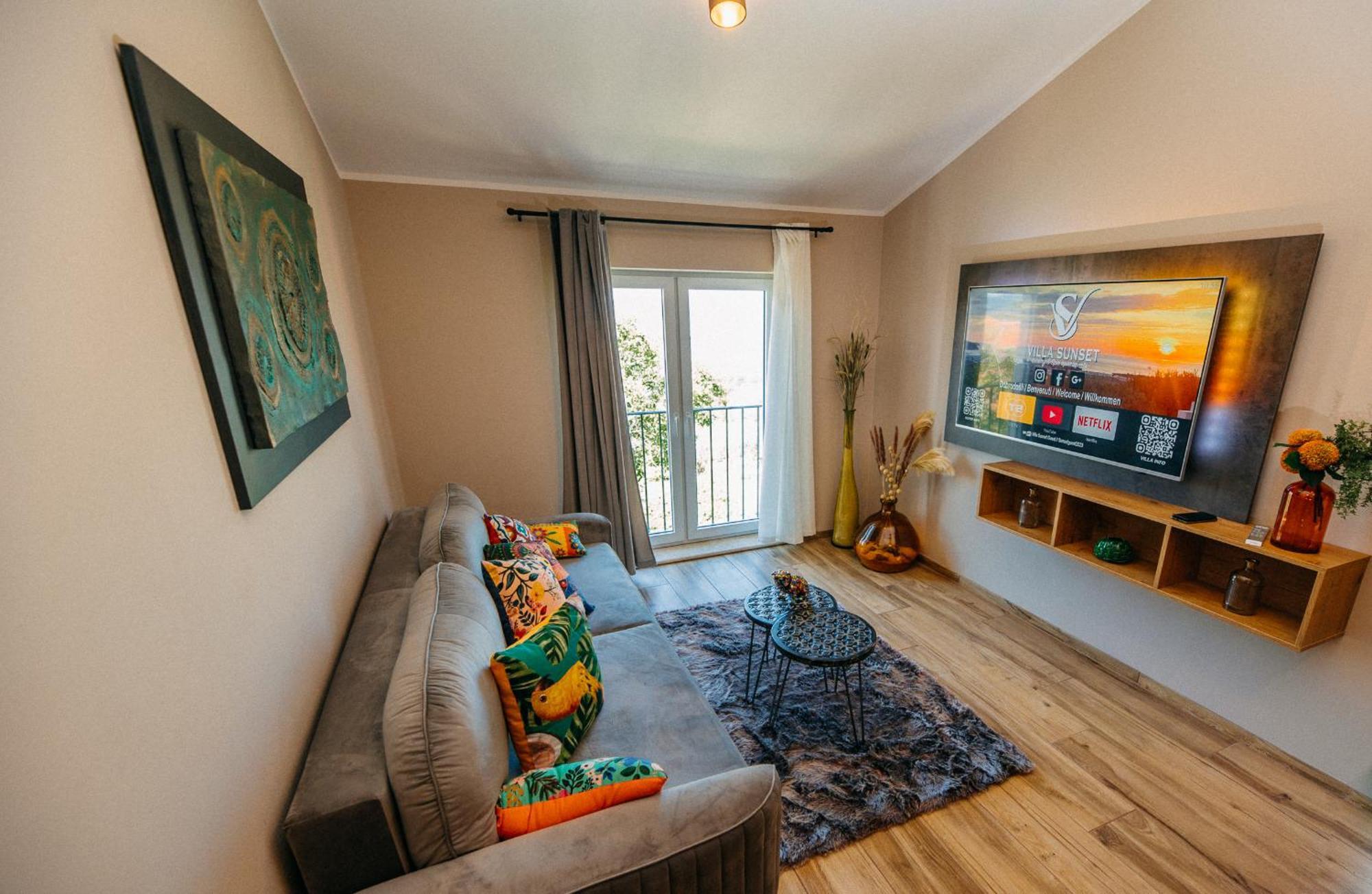 Villa Sunset Pool & Spa Apartments Zgornje Skofije Exterior foto